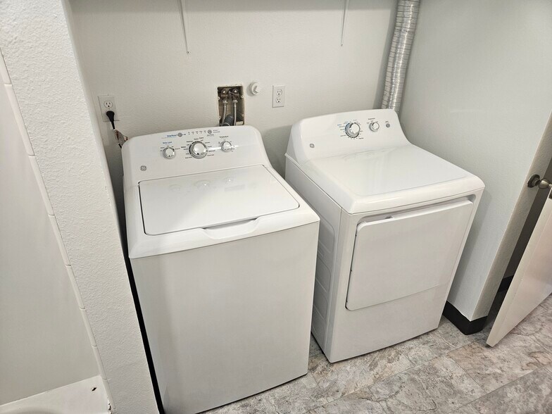 Building Photo - 8817 NE 15th Ave