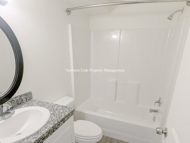 Building Photo - Spacious 3-Bed, 2-Bath Gem in Bountiful
