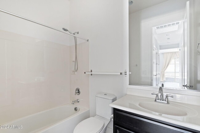 Building Photo - 6565 E Thomas Rd