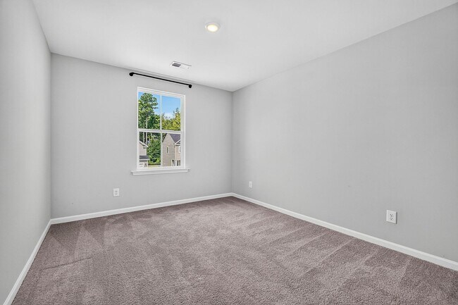 Building Photo - 204 Lake Minsi Dr