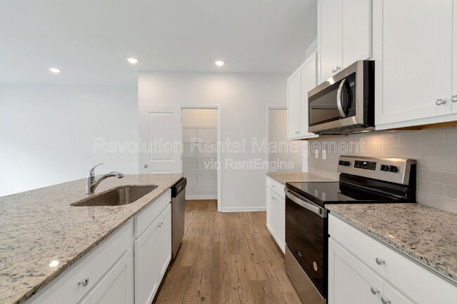 Building Photo - 101 Tumbling Waters Trl