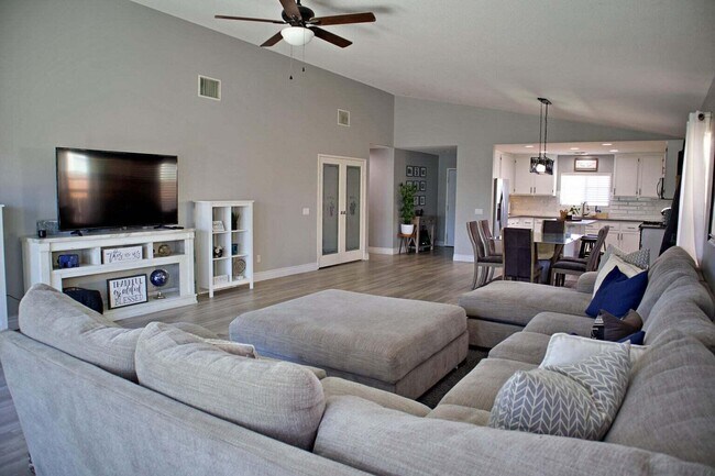 Building Photo - 48404 La Playa St