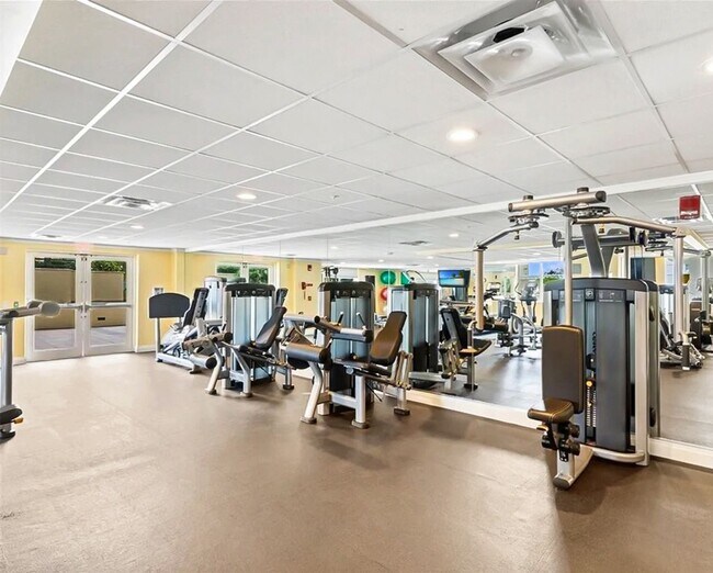 Building Photo - 800 N Tamiami Trl
