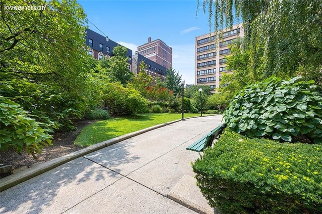 Building Photo - 300 W 110th St