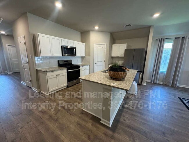 Building Photo - 113 S Lakepointe Dr
