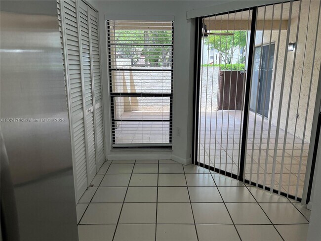 Building Photo - 9030 SW 125th Ave