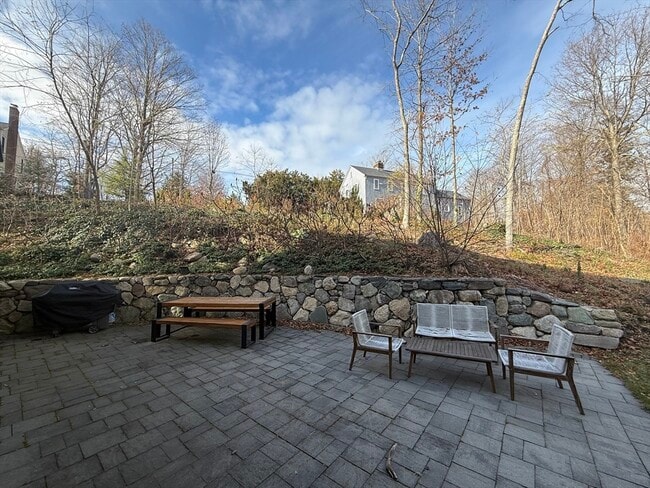 Building Photo - 6 Parkside Dr