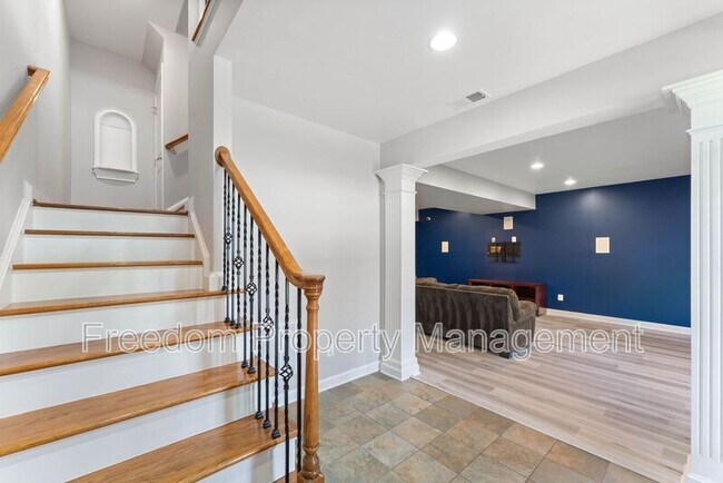 Building Photo - 42524 Rowderbury Sq