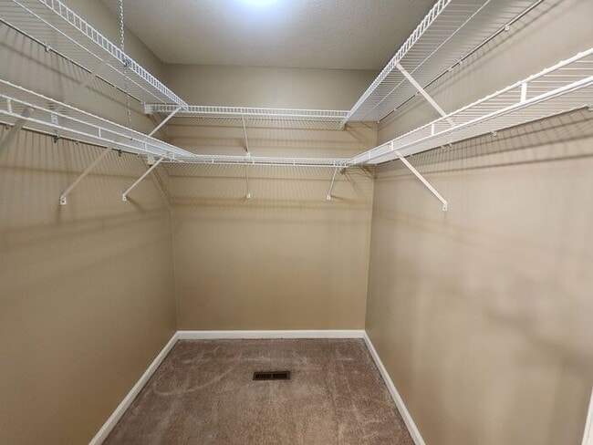 Building Photo - 3 Bedroom On Cul-de-sac, East Side Location