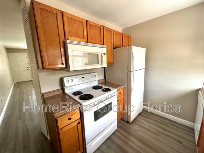 Building Photo - 3206 W Azeele St