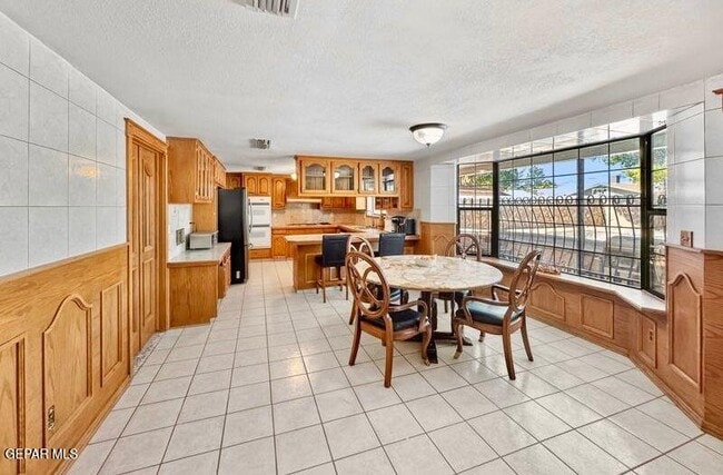 Building Photo - 2153 Trawood Dr