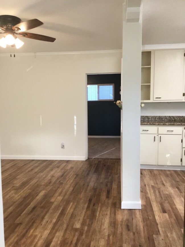 Building Photo - 760 Pordon Ln