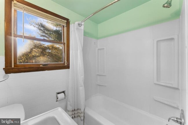 Building Photo - 225 Pershing Ave