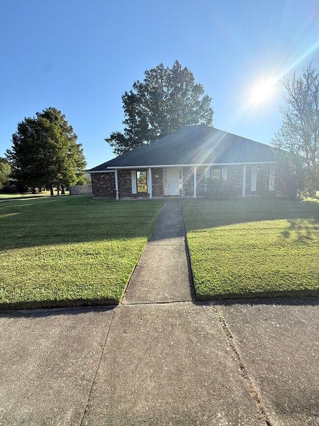 Building Photo - 2011 Aspenwood Dr