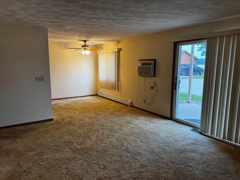 Building Photo - 1917 Hartle Ave