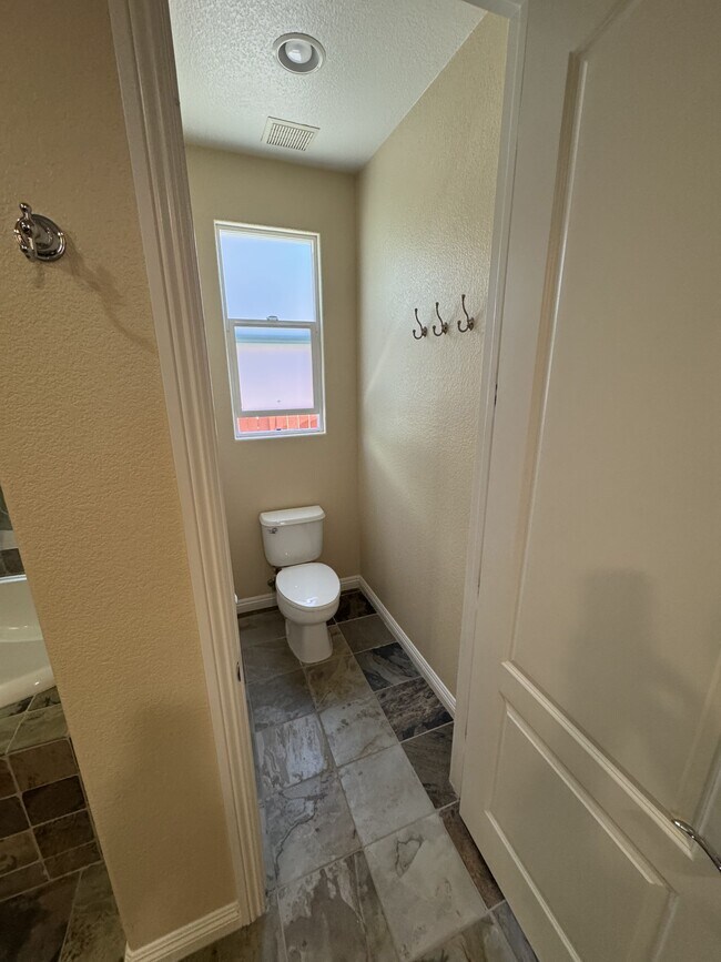 Building Photo - 851 Antilla Way