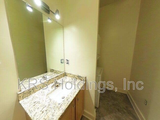 Building Photo - 301 Goshen St