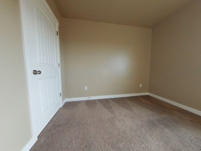 Building Photo - Snow-J3