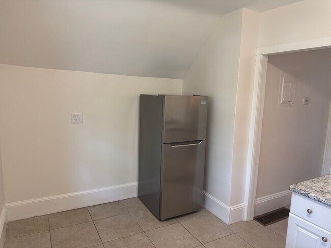 Building Photo - 5603 Fair Oaks St