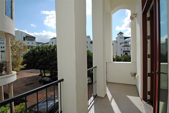 Building Photo - 302 Calle Sevilla Pl