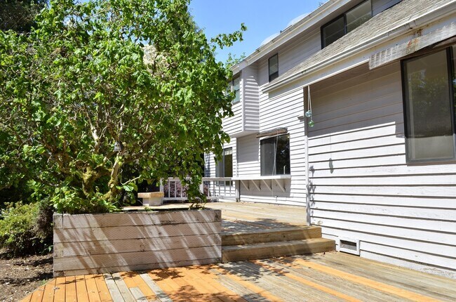 Building Photo - Spacious Somerset Home Near Top Schools an...