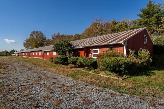 Building Photo - 299 Westview Dr