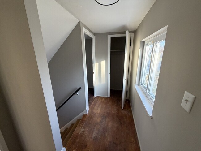 Building Photo - 4300 E 175th St