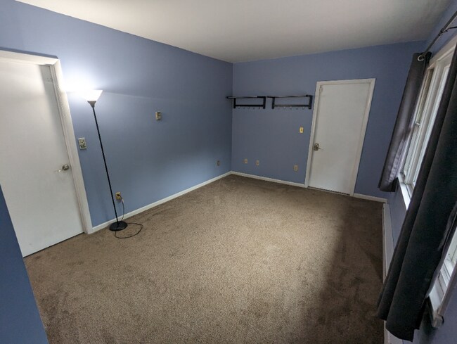 Building Photo - 2224 White Tail Ct