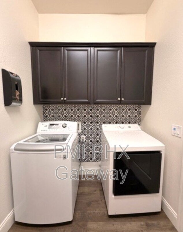 Building Photo - 2685 E Ebony Dr