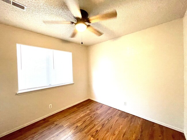 Building Photo - Updated 4 Bedroom Home