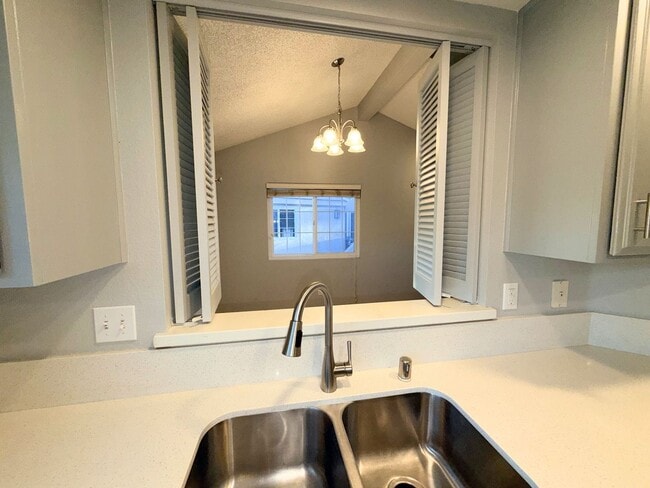 Building Photo - Ontario Condo in Gated community