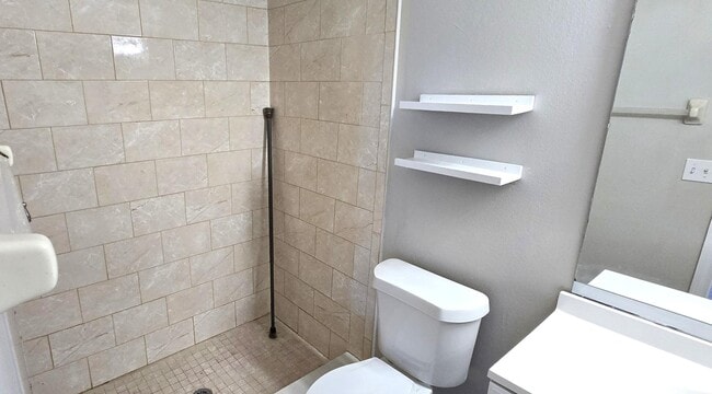 Building Photo - 136 Pine Island Cir