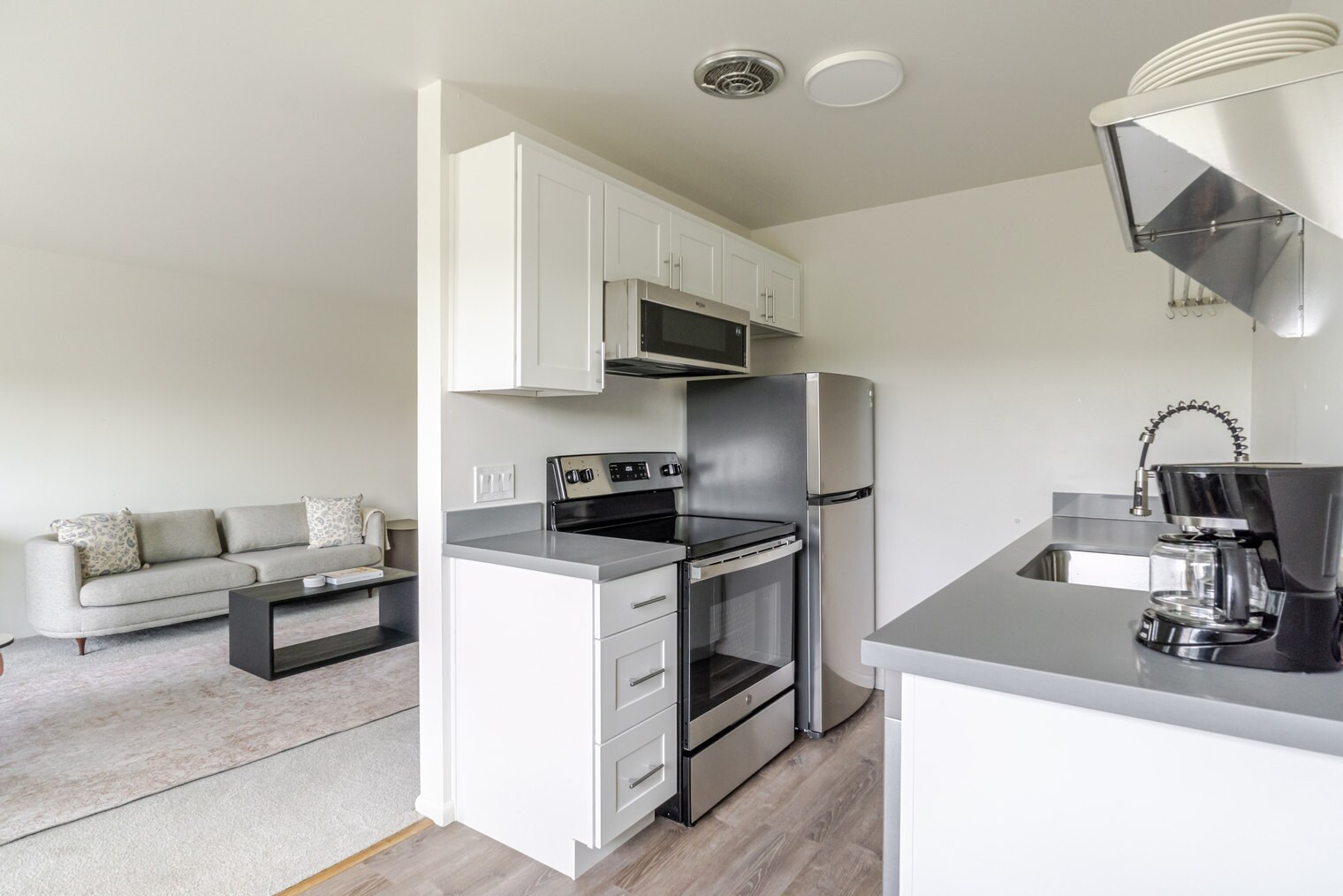 Building Photo - 2850 15th Ave W