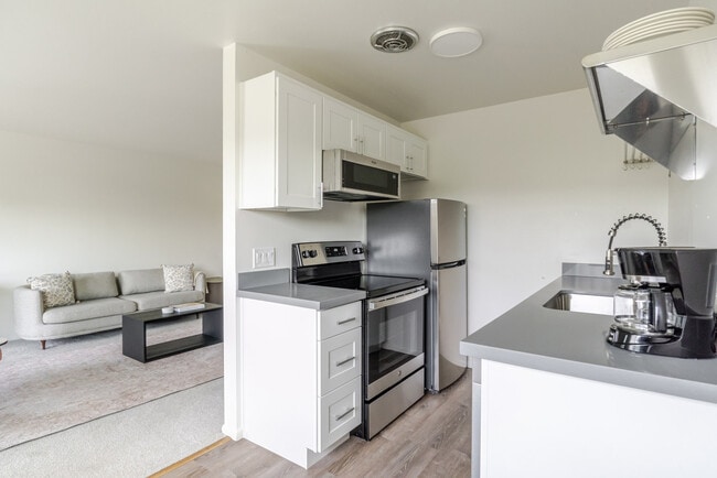 Building Photo - 2850 15th Ave W