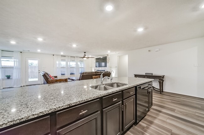 Building Photo - 25546 Kensington Lk Dr