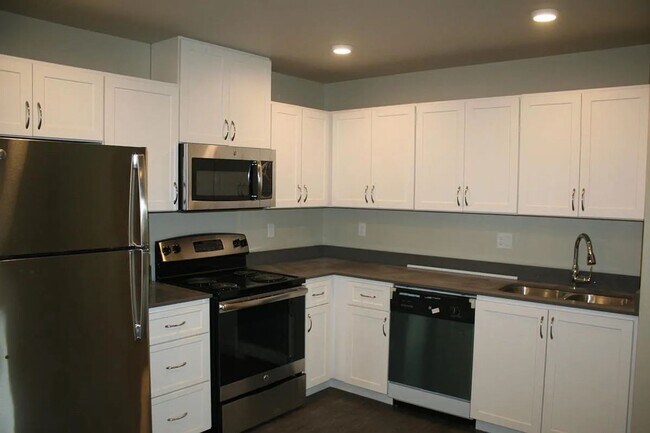 Building Photo - 206- 200 SW Summer Lake Dr