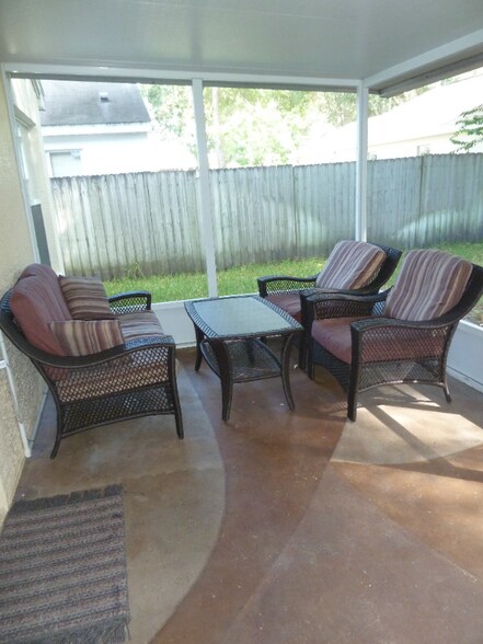 Building Photo - 1916 Windsor Oak Dr