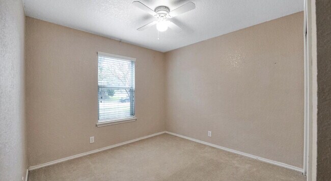 Building Photo - "Charming 3-Bedroom Oasis on Cherokee Blvd with 2 Full Baths – 1425 Sq Ft of Cozy Living in New B...