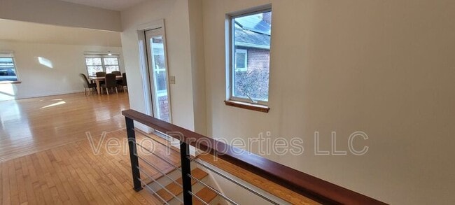 Building Photo - 16 Maple Ave