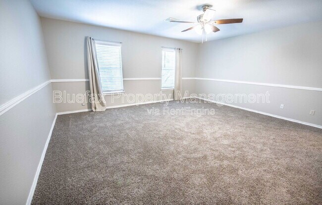 Building Photo - 225 Samantha Dr