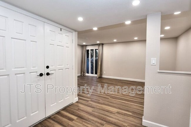 Building Photo - 3160 Watt Ave
