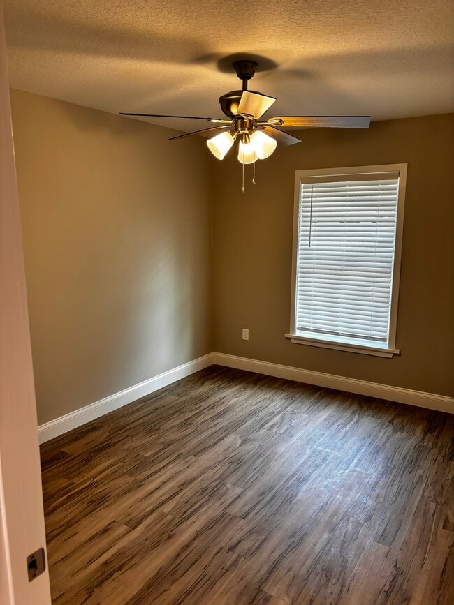 Building Photo - 2418 County Rd 451