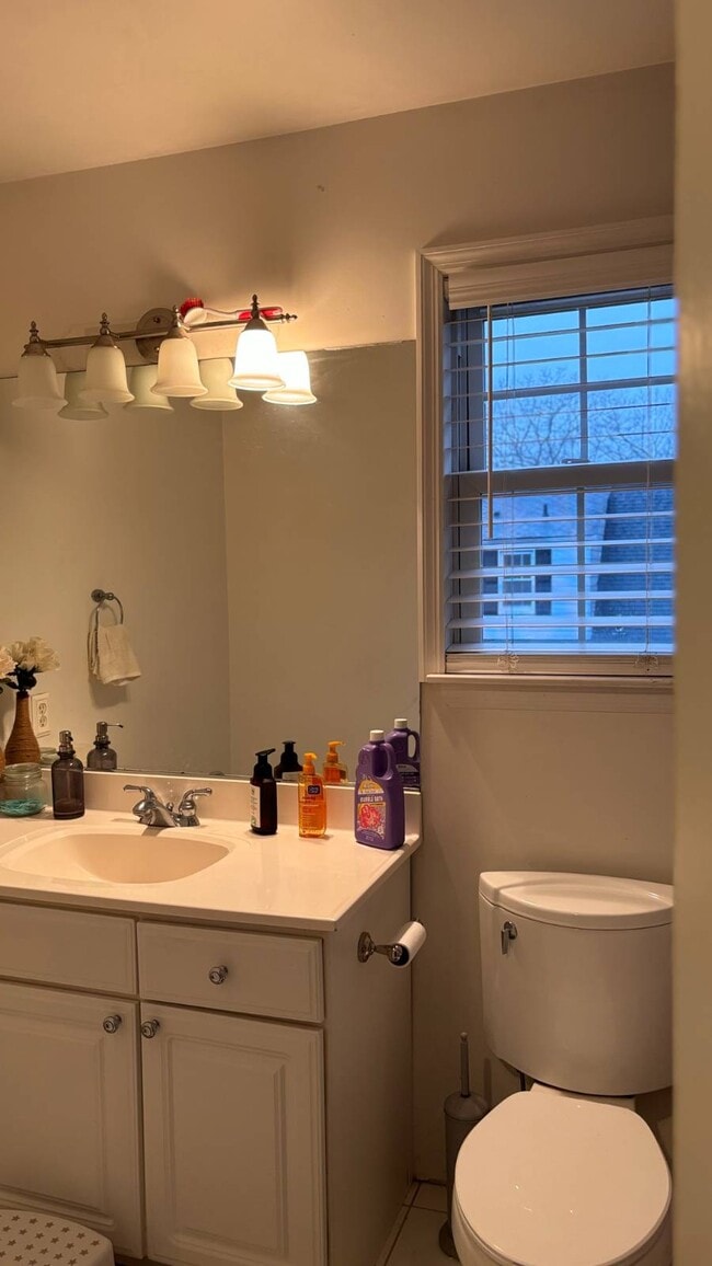 Building Photo - 352 Lake Ave S