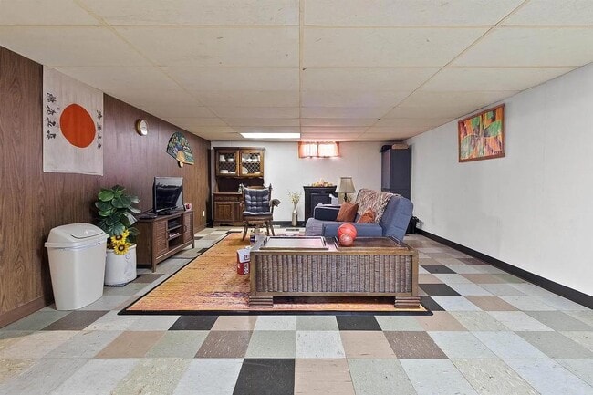 Building Photo - 1581 Biemeret St
