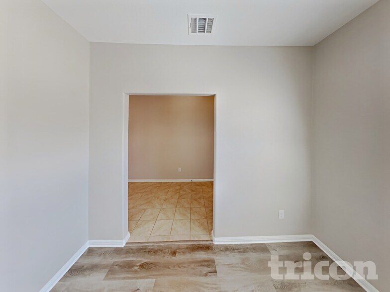 Building Photo - 805 Walls Blvd