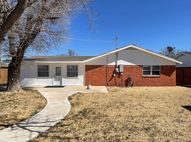 Building Photo - Beautiful 3 bedroom 2 bath home close to S...