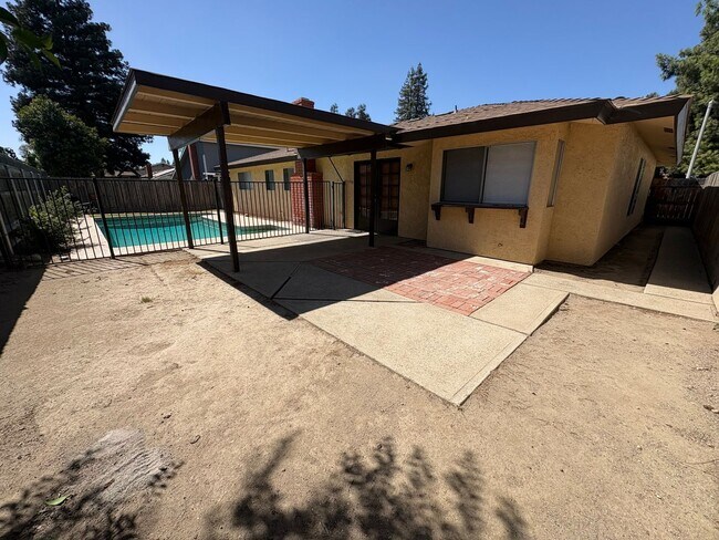 Building Photo - Old Style Charm home with pool Available Now!