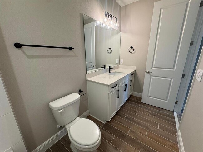 Building Photo - 16405 Silver Brk Wy