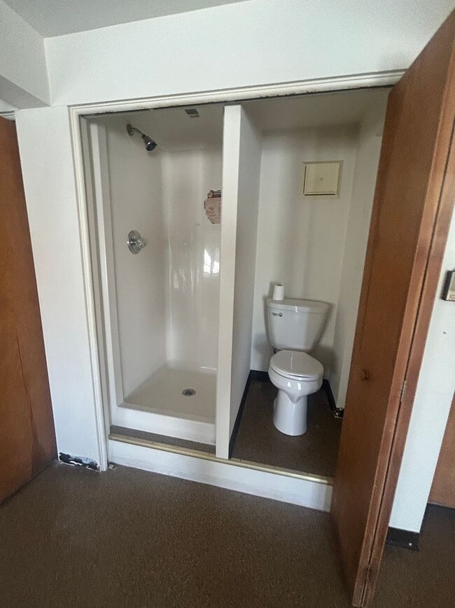 Building Photo - 3 bed, 2 1/2 bath house