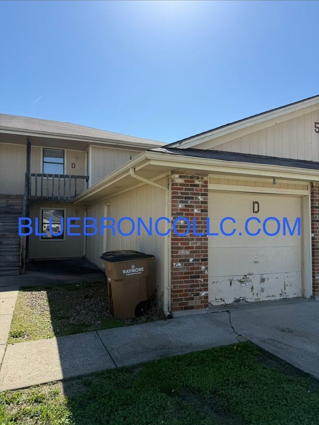 Building Photo - Cute 2 bedroom 1 bathroom home with a 1 car garage